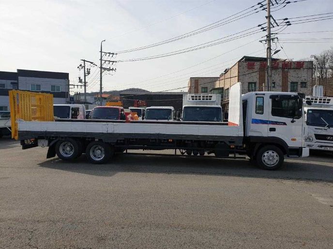 현대 메가트럭 4.5톤카고트럭 7.4M 자동사다리 리프트차 사진 4